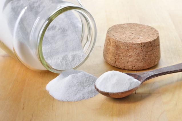 Mengatasi ketombe dengan baking soda