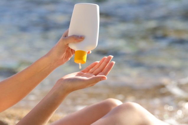 Menggunakan sunblock