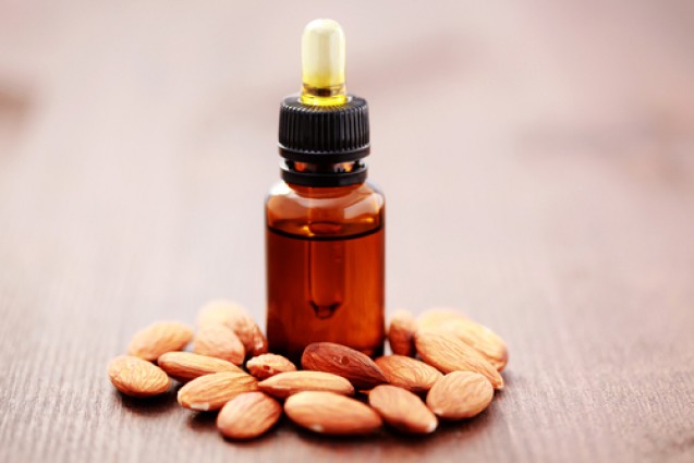 Minyak almond untuk perawatan rambut