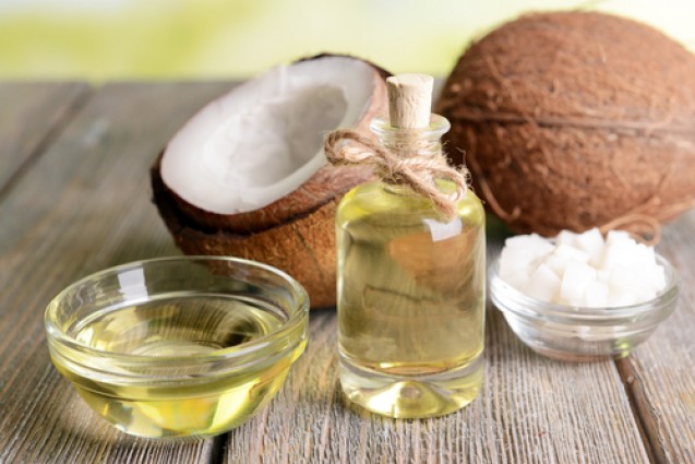 Minyak kelapa untuk perawatan rambut