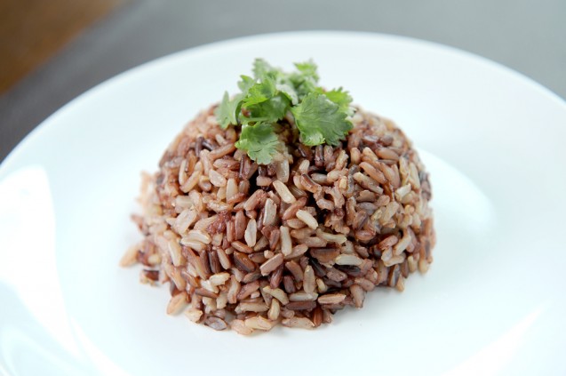 makan nasi merah