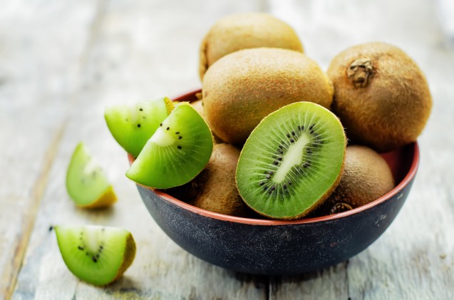 Buah kiwi untuk mencerahkan kulit wajah