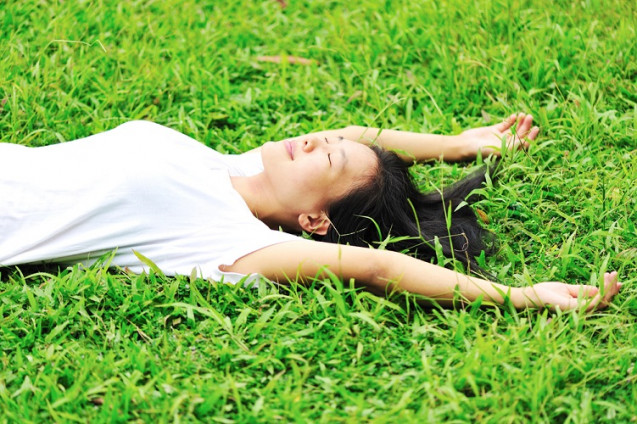 Rileks di padang rumput