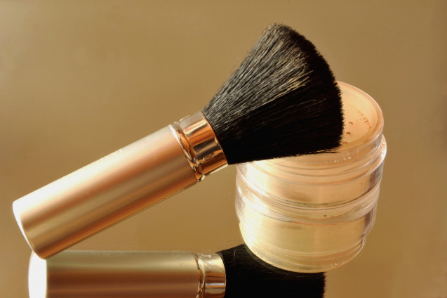 Menggunakan translucent powder