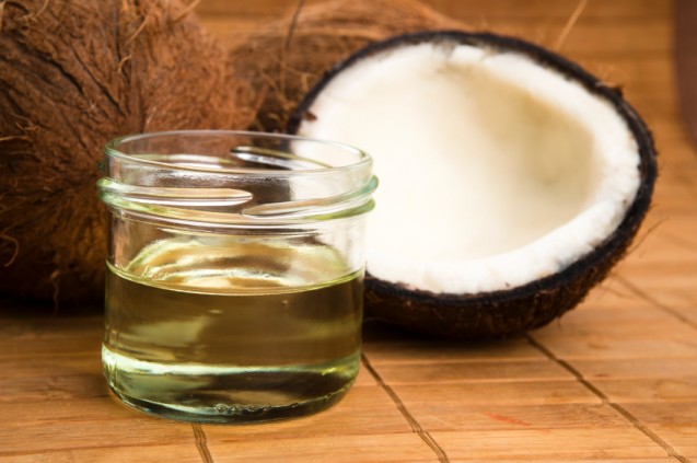 Menggunakan minyak kelapa