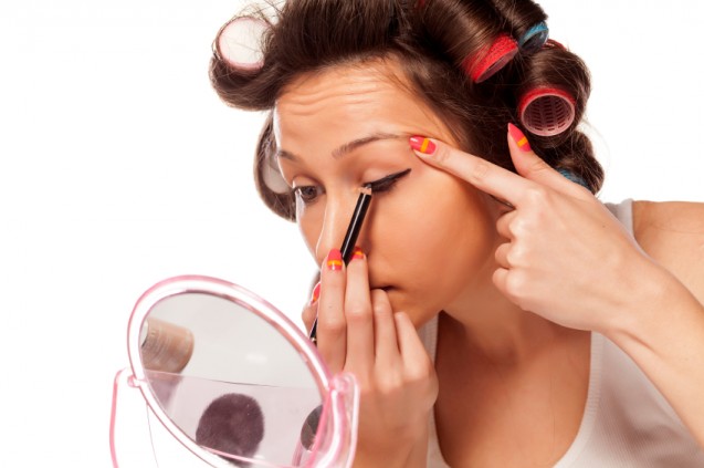 Eyeliner pensil untuk meningkatkan sex appeal